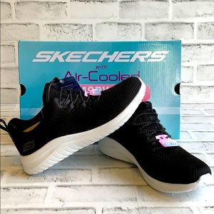 💎SKECHERS Ladies' UltraFlex Bungee Slip On- Black